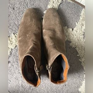 Aquatalia Women’s Tan Suede Ankle Booties Made in Italy Size 9.5
